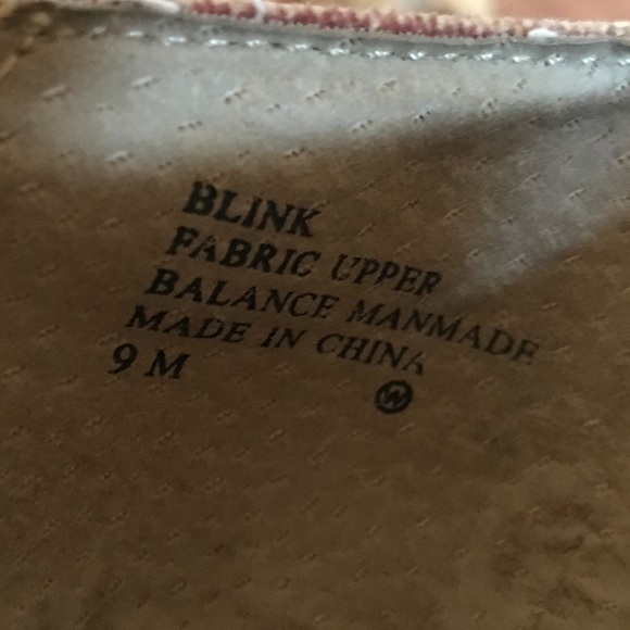 Gorgeous Brocade Peep-Toe Kitten Wedges w/Bows - Picture 4 of 5